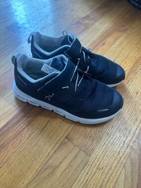 On Cloud Running Navy Tennis Shoes K3